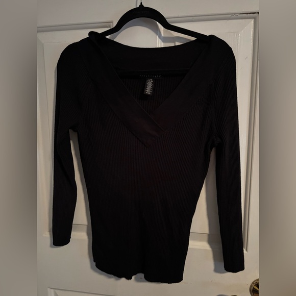 Apostrophe Sweaters - Y2K Apostrophe Black V-Neck Sweater